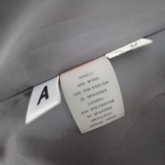Ann Taylor women's suit jacket. - Picture 7 of 7